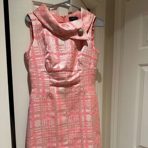 Retro-style dress from Tahari size 6 Excellent condition